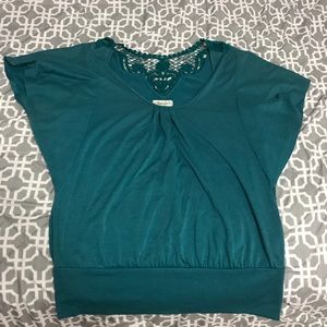 Short sleeve shirt, lace neck line